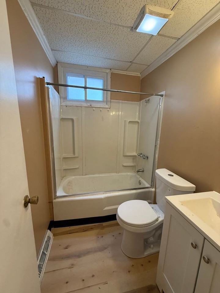 3893 E 55th St - Photo 4 of 9