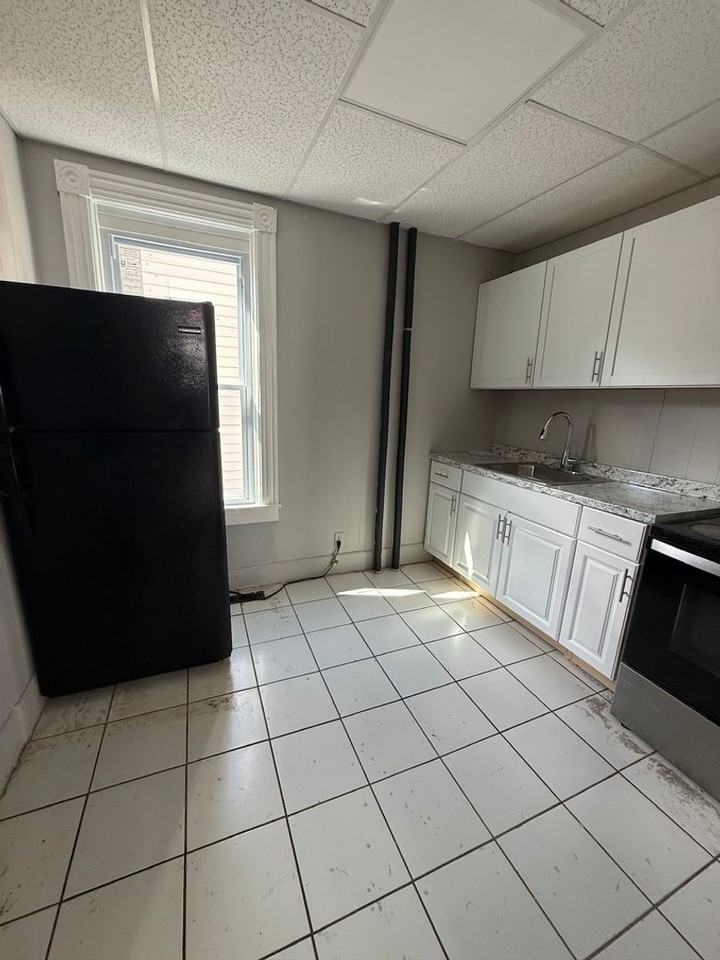 710 Blandina St - Photo 2 of 7