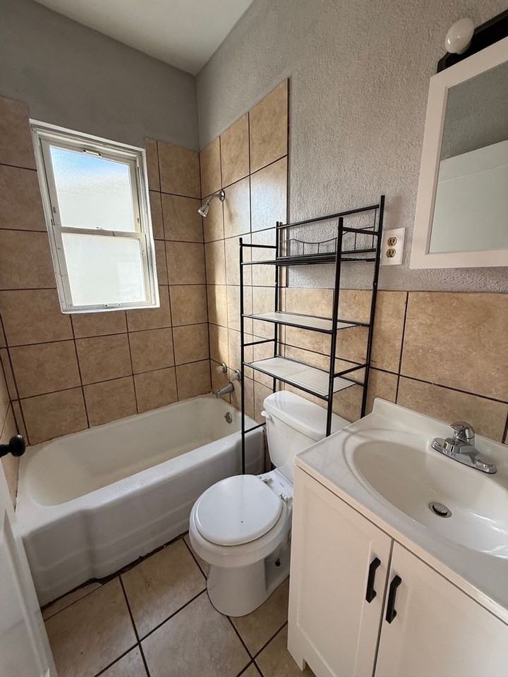 710 Blandina St - Photo 3 of 7