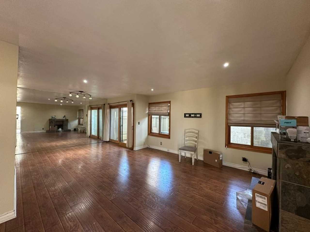 22137 Burbank Blvd #1 - Photo 5 of 33