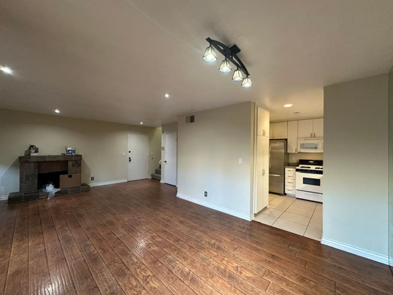 22137 Burbank Blvd #1 - Photo 7 of 33
