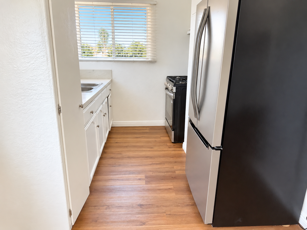 535 W 94th St - Photo 4 of 12