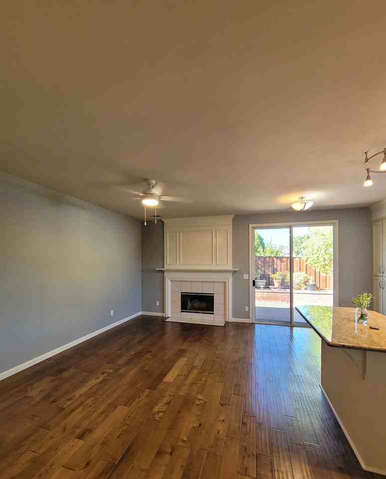 1095 Crescent Dr - Photo 5 of 26