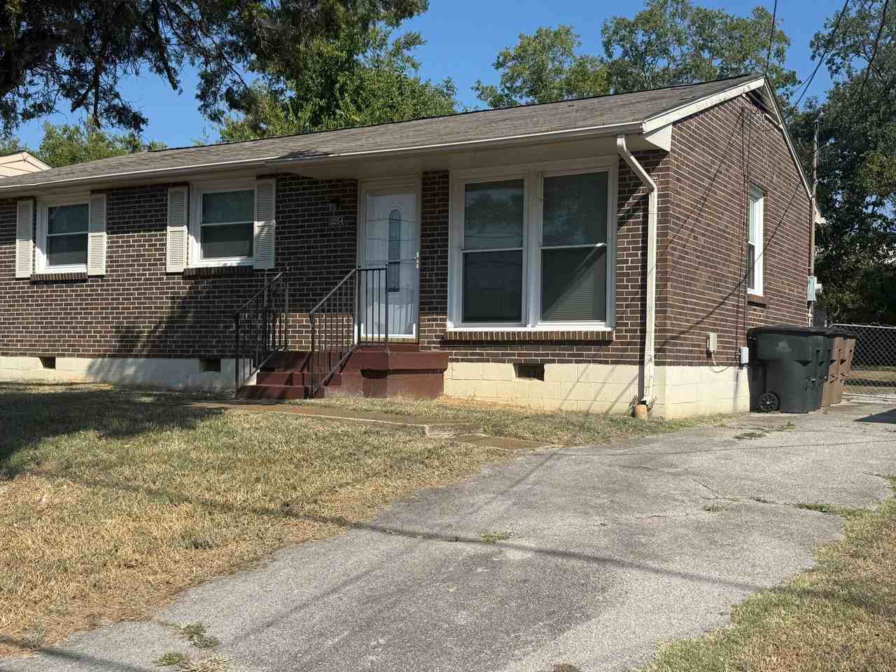 3254 Hinkle Dr - Photo 2 of 18