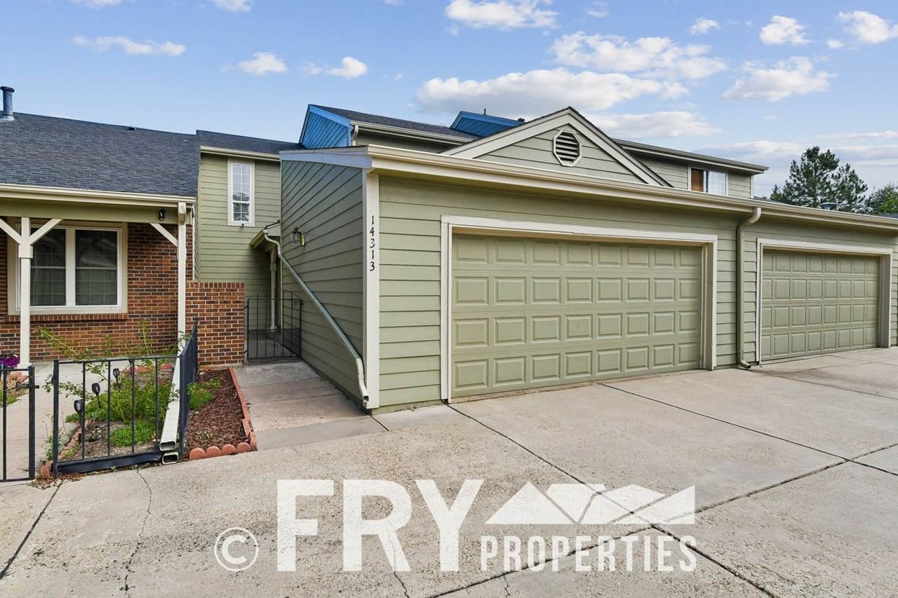 14313 E Warren Pl