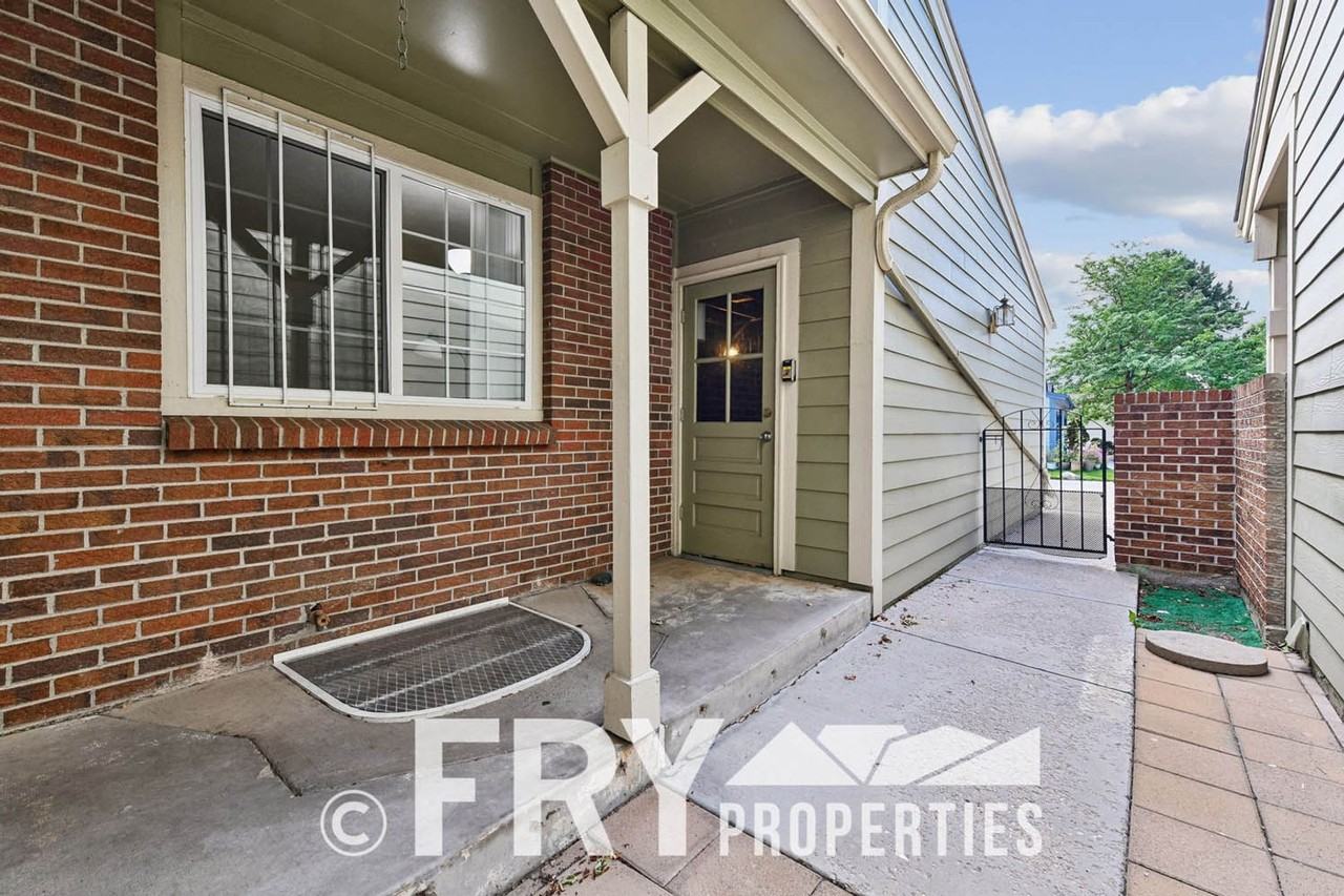 14313 E Warren Pl - Photo 4 of 29