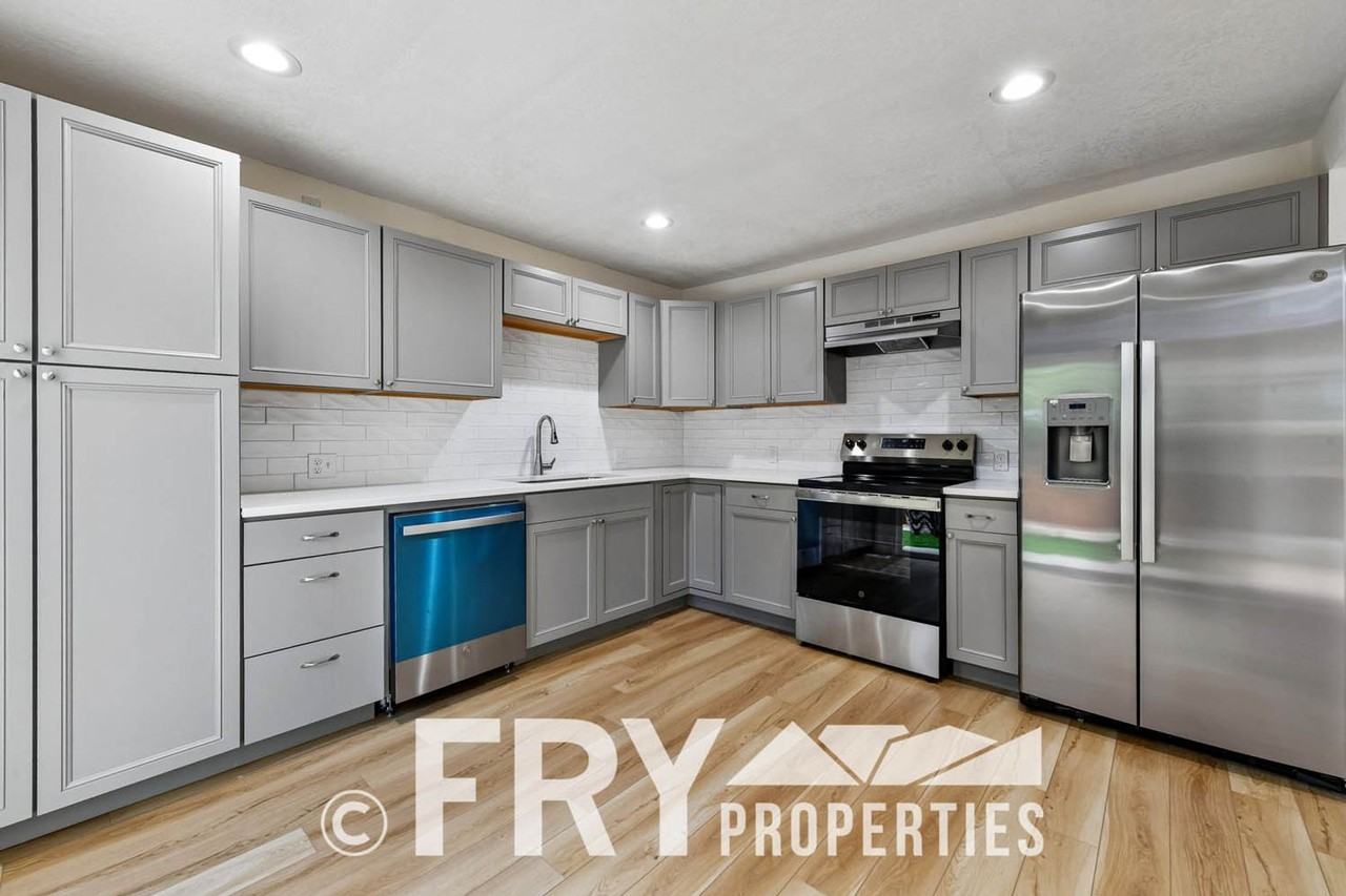 14313 E Warren Pl - Photo 7 of 29
