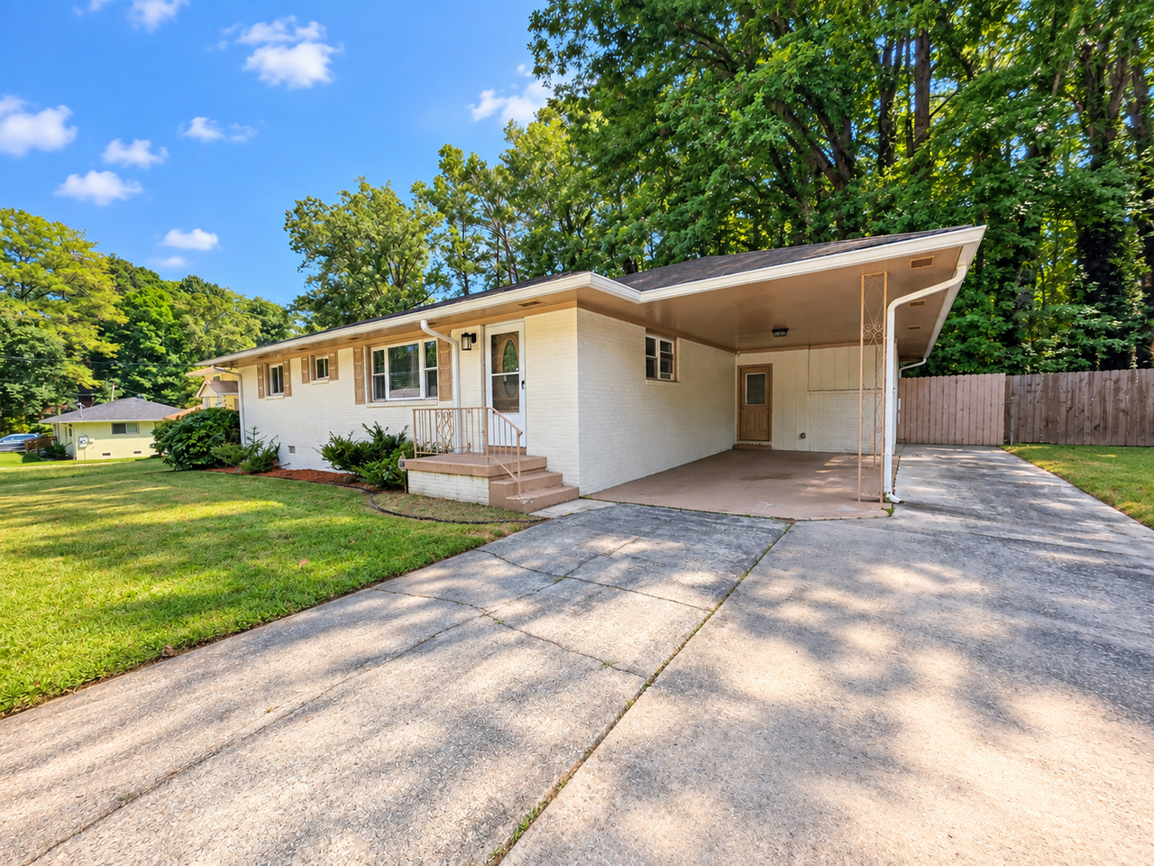 2579 Bonnybrook Dr Sw - Photo 3 of 23