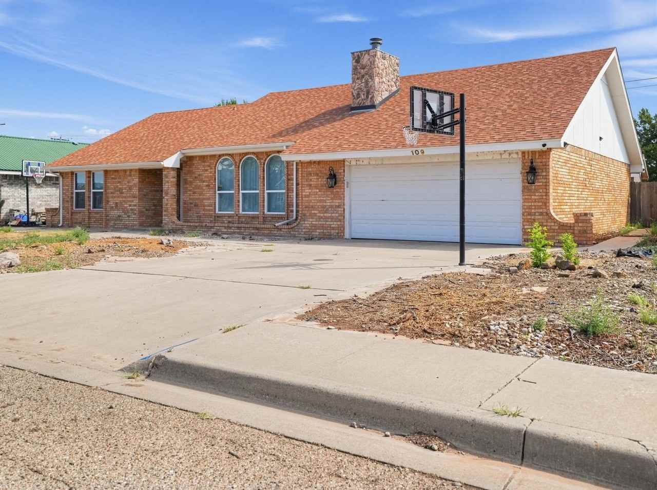 109 Rosewood Dr - Photo 4 of 50