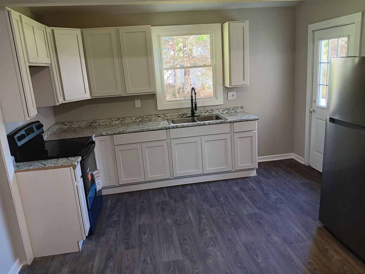 159 Dodge Ave - Photo 4 of 9
