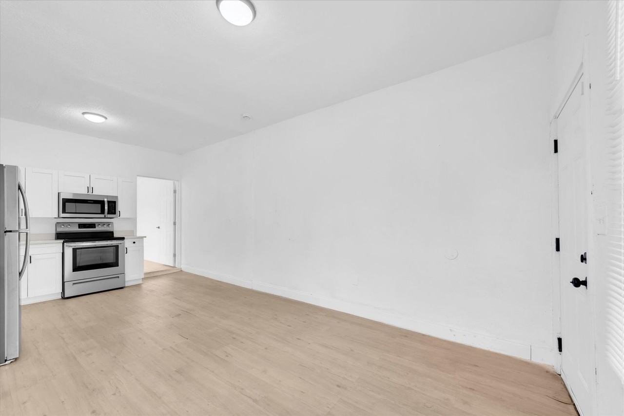 1005 E Lake Ave - Photo 7 of 19