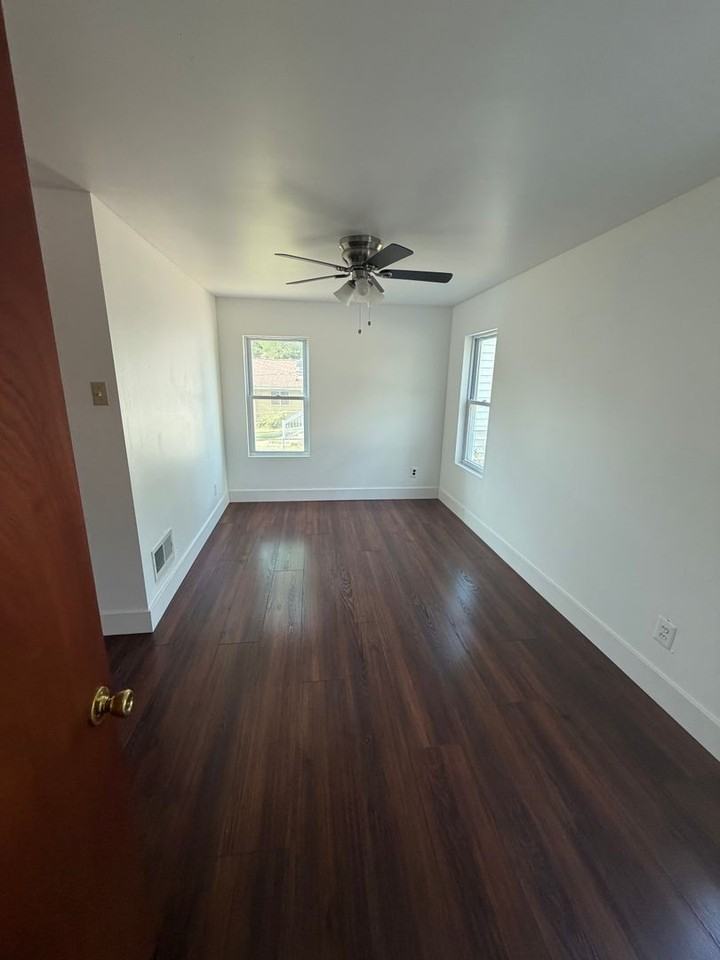 5639 Janet Ave - Photo 3 of 10