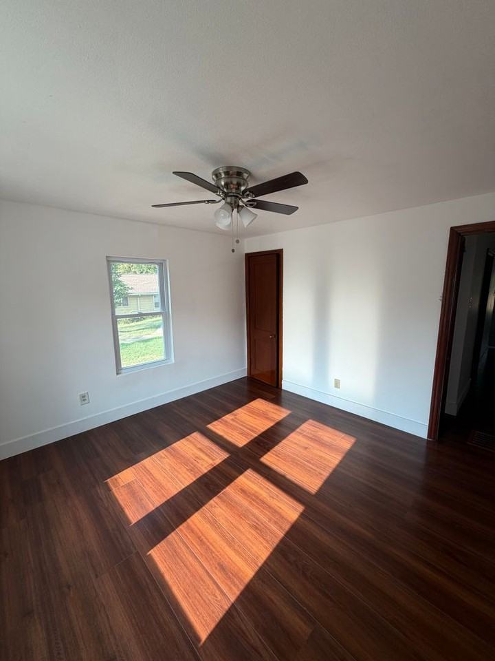 5639 Janet Ave - Photo 5 of 10