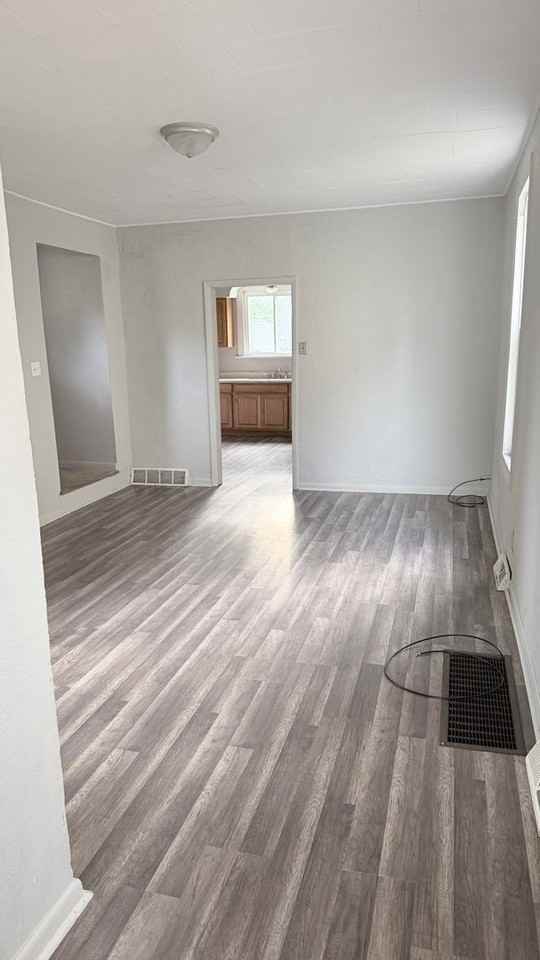 509 Blaine St - Photo 3 of 10