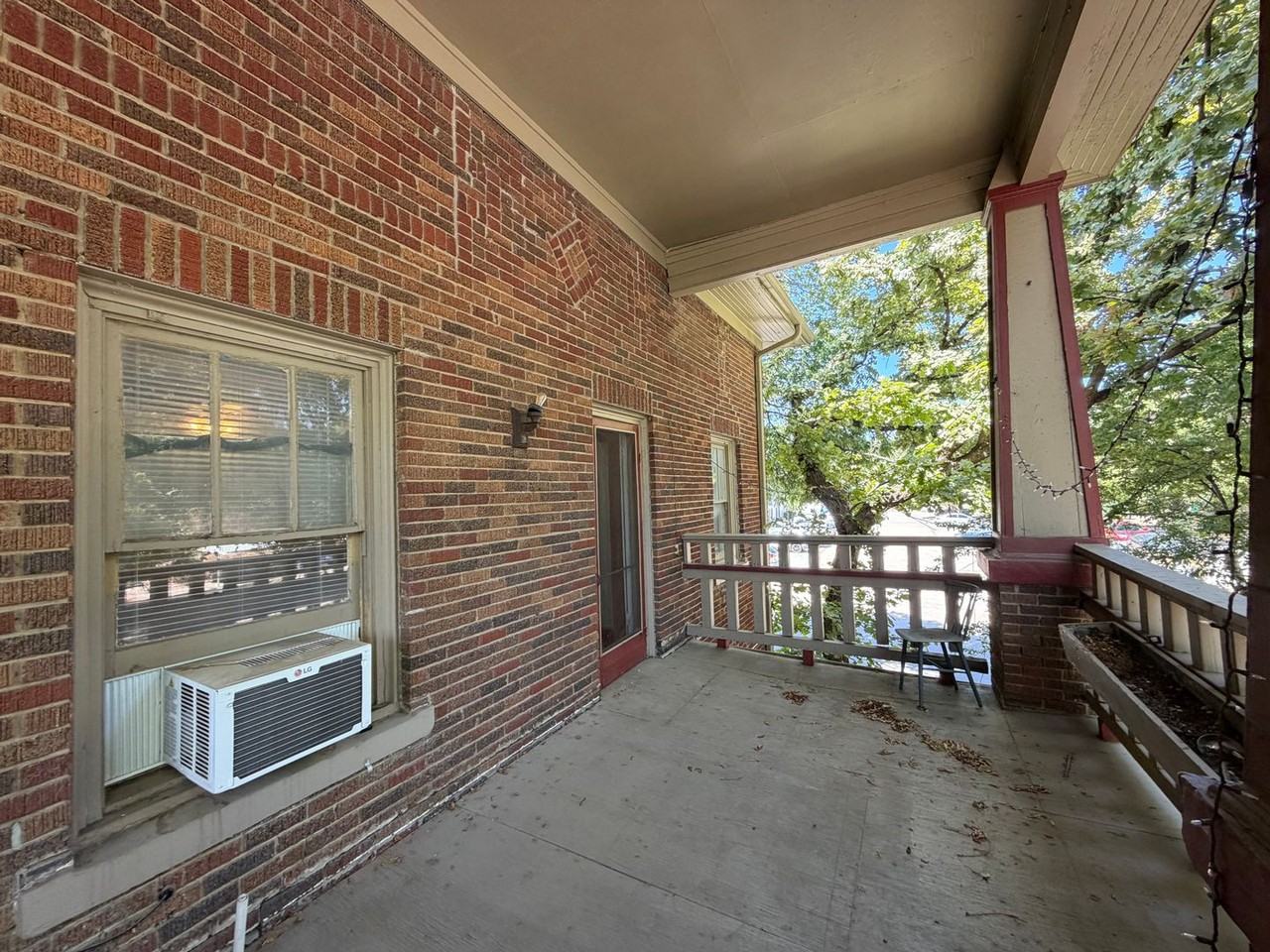 N Austin St - Photo 4 of 11
