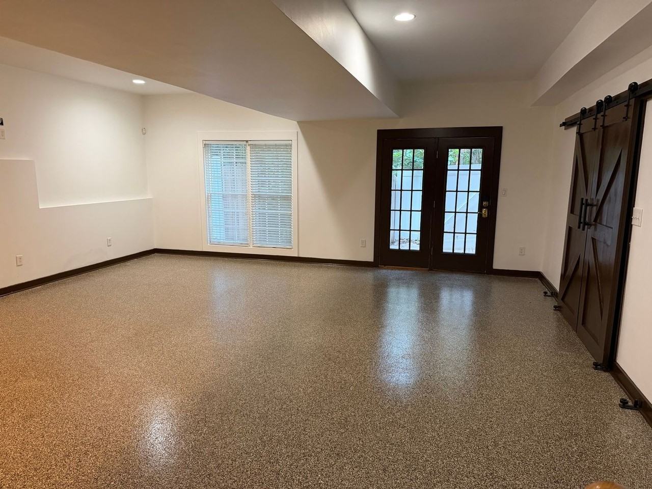 5041 Woodland Bay Dr - Photo 3 of 43
