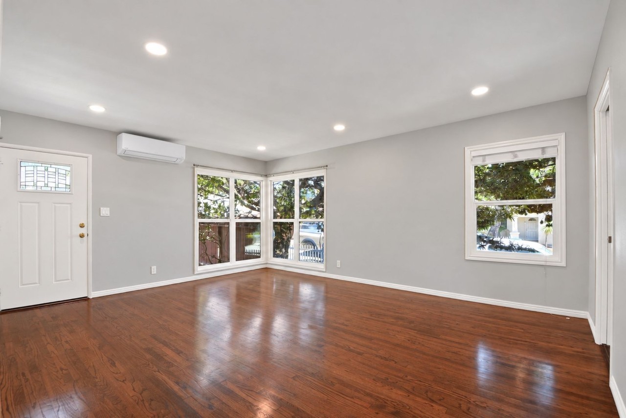 1425 Termino Ave - Photo 3 of 14