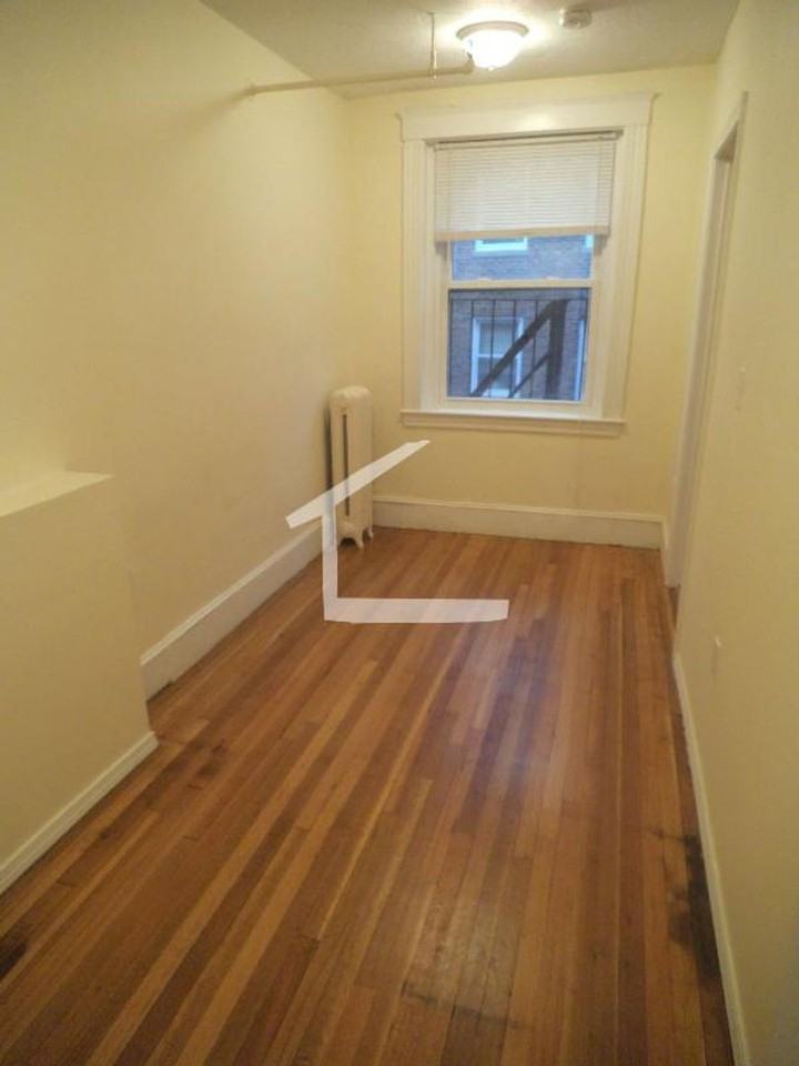 1611 Commonwealth Ave - Photo 3 of 7