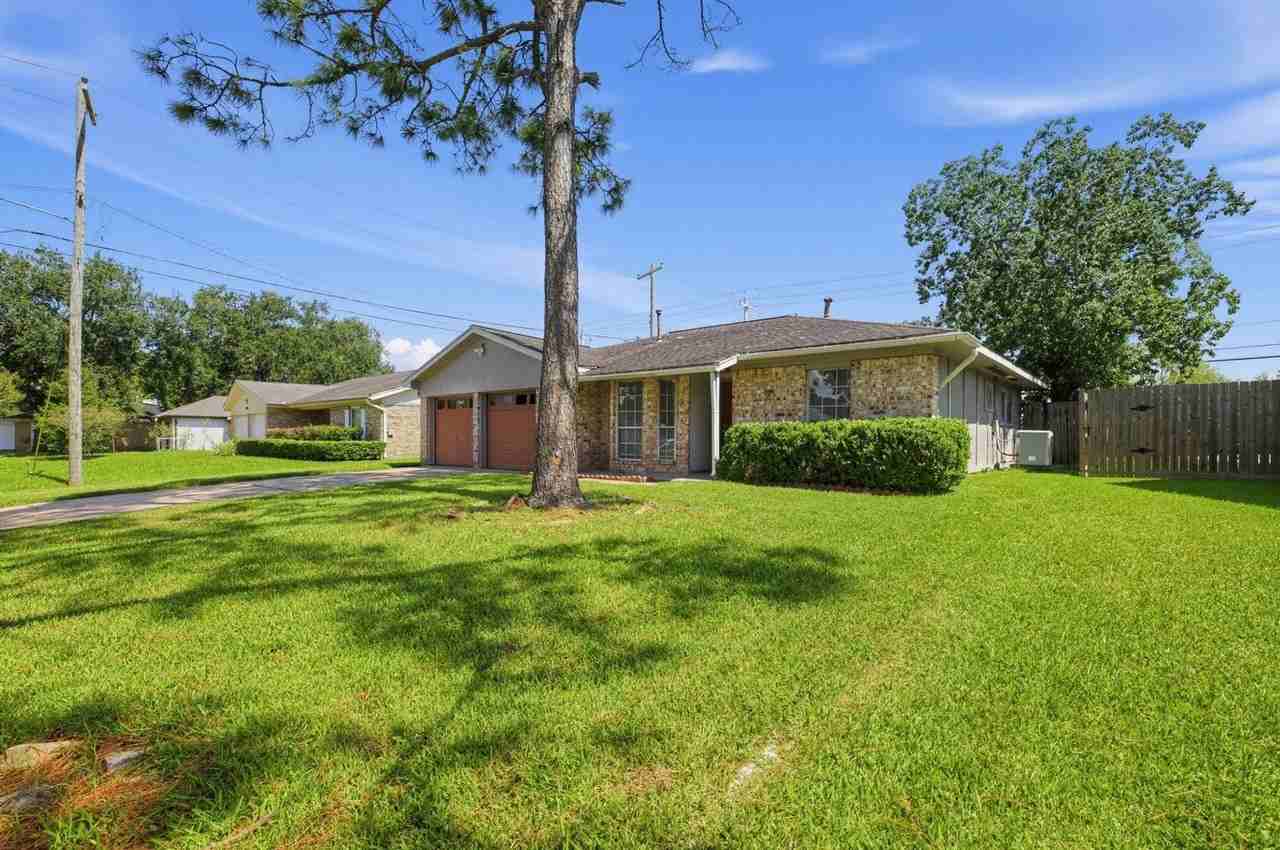 1901 Fairfield Ct N - Photo 4 of 32