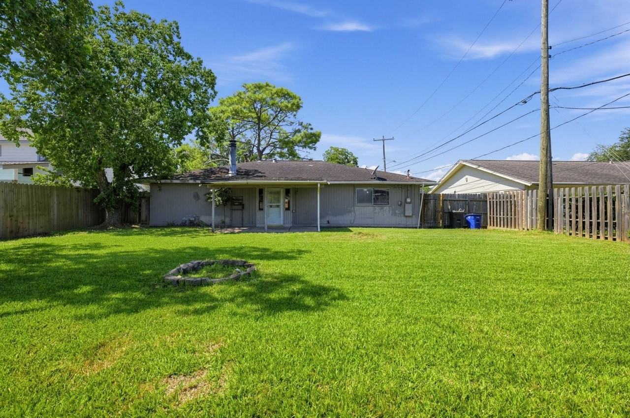 1901 Fairfield Ct N - Photo 5 of 32