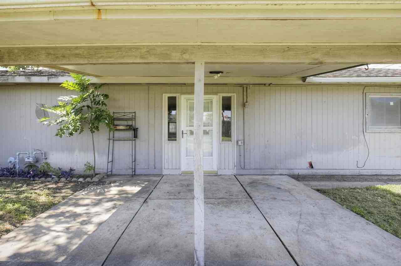1901 Fairfield Ct N - Photo 6 of 32