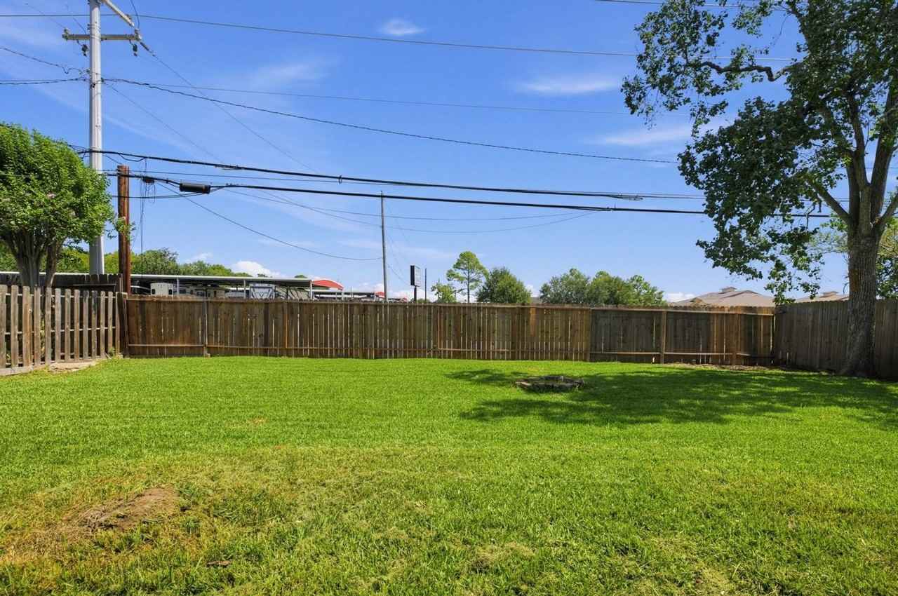 1901 Fairfield Ct N - Photo 7 of 32