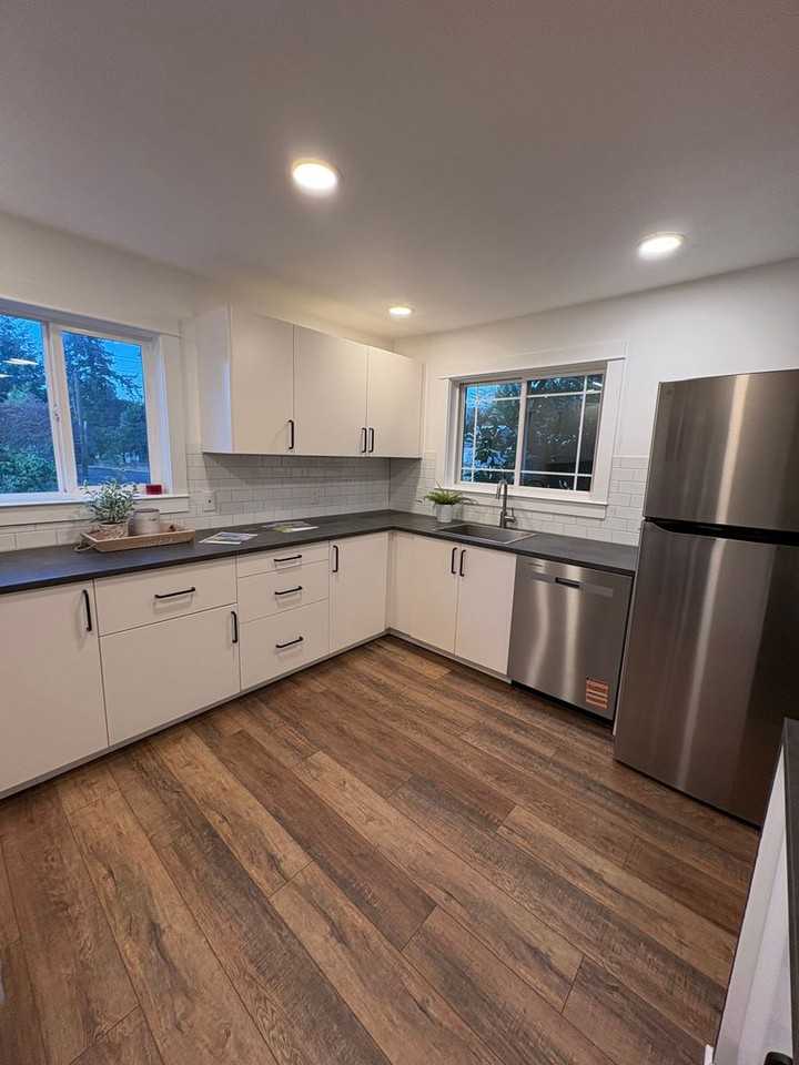 4563 NE 47th Ave. - Photo 5 of 34