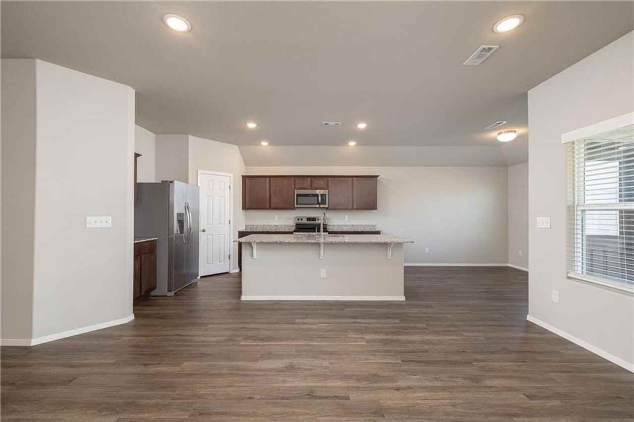 2701 Bauer St - Photo 4 of 22