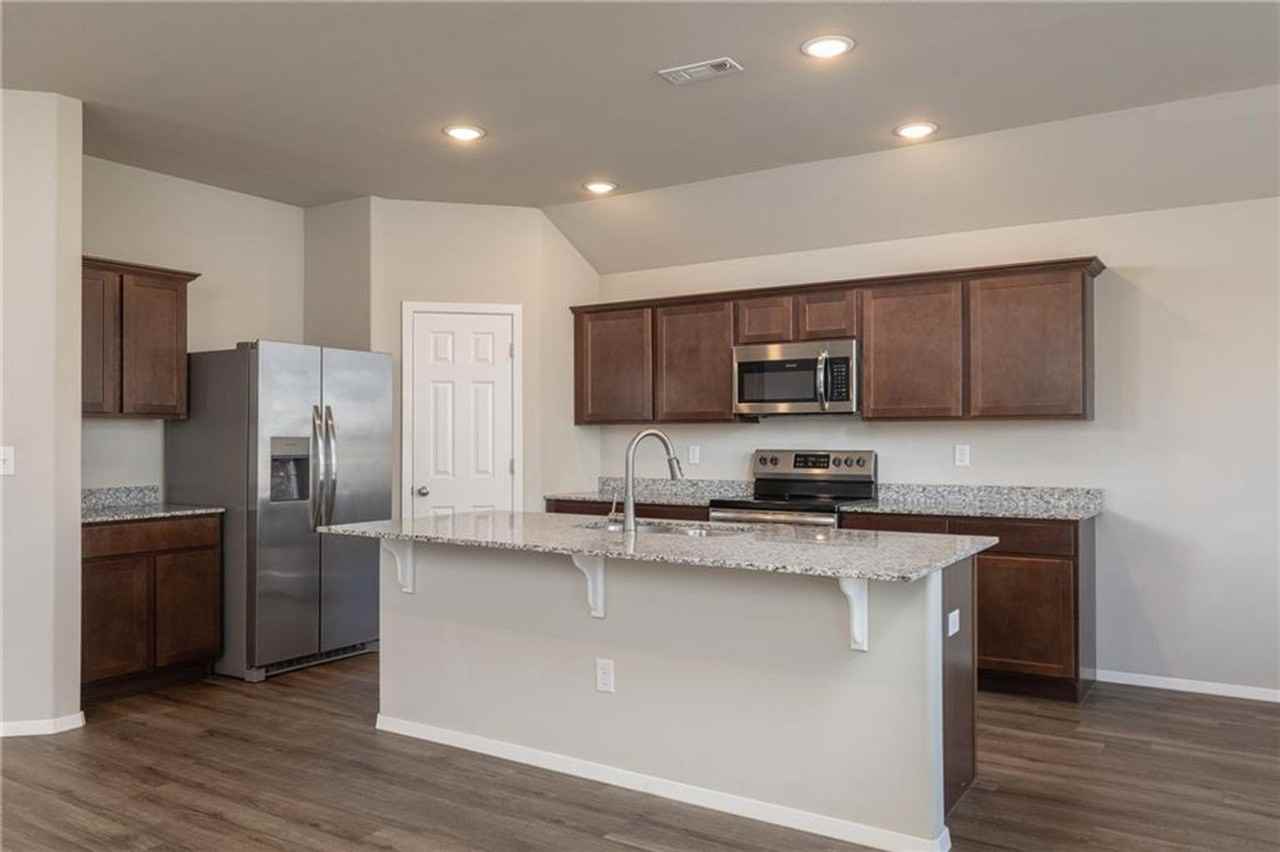2701 Bauer St - Photo 5 of 22