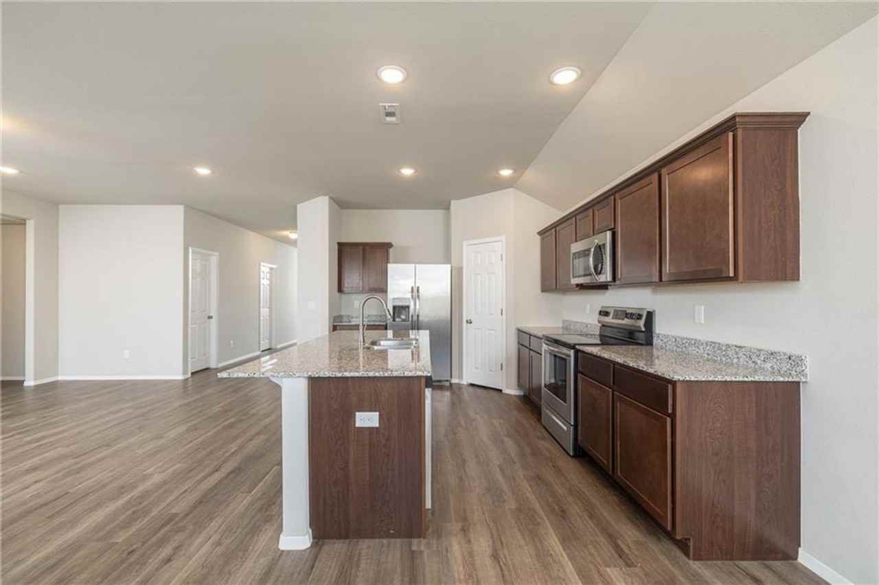 2701 Bauer St - Photo 6 of 22