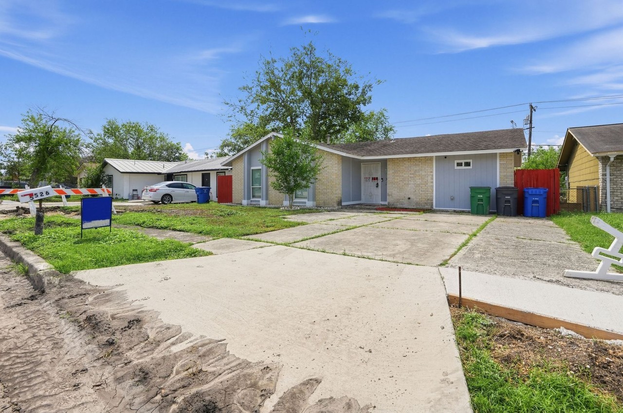 5526 Ghost Hawk St - Photo 2 of 21