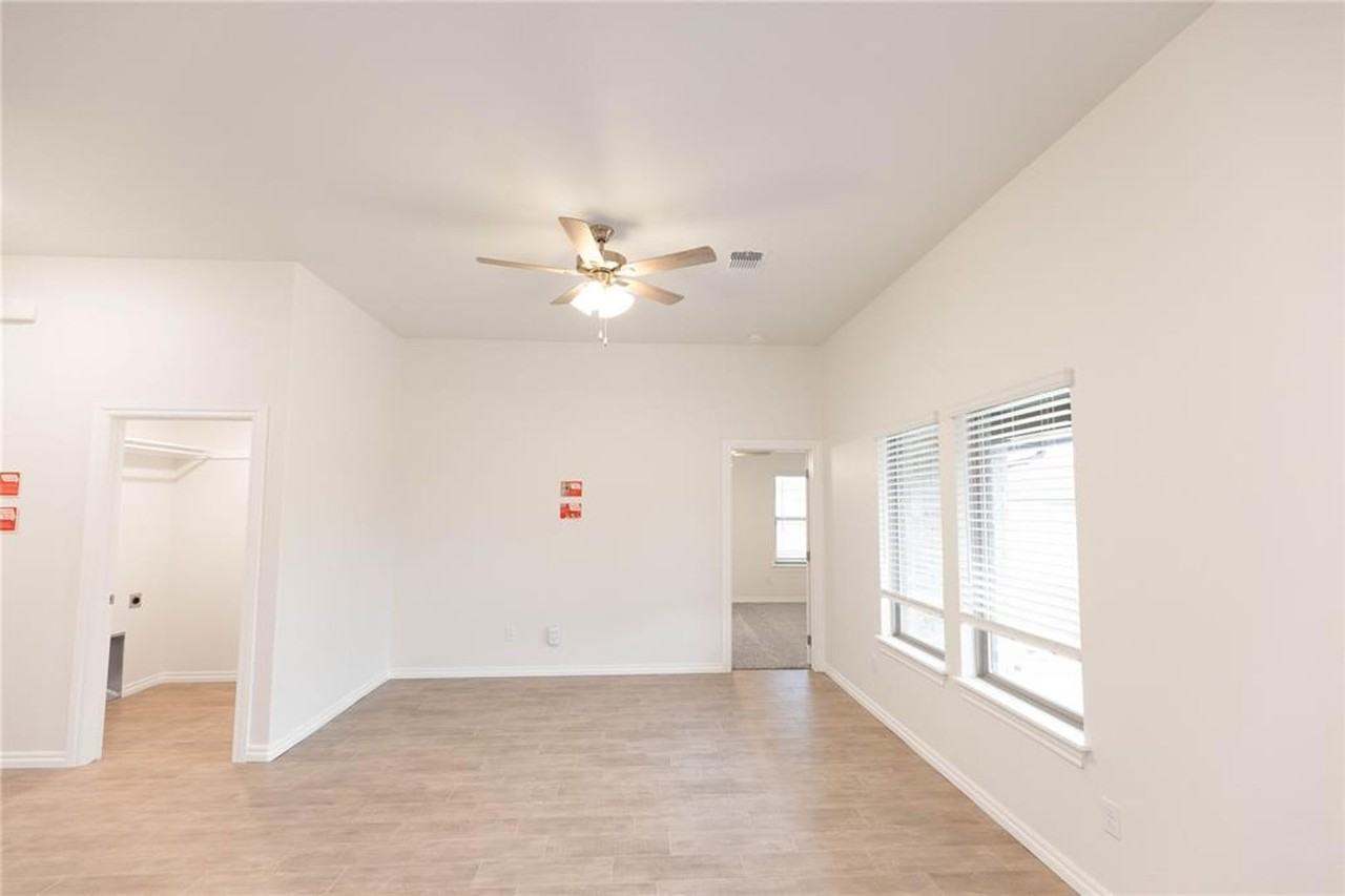 9228 Nw 86th St - Photo 2 of 16