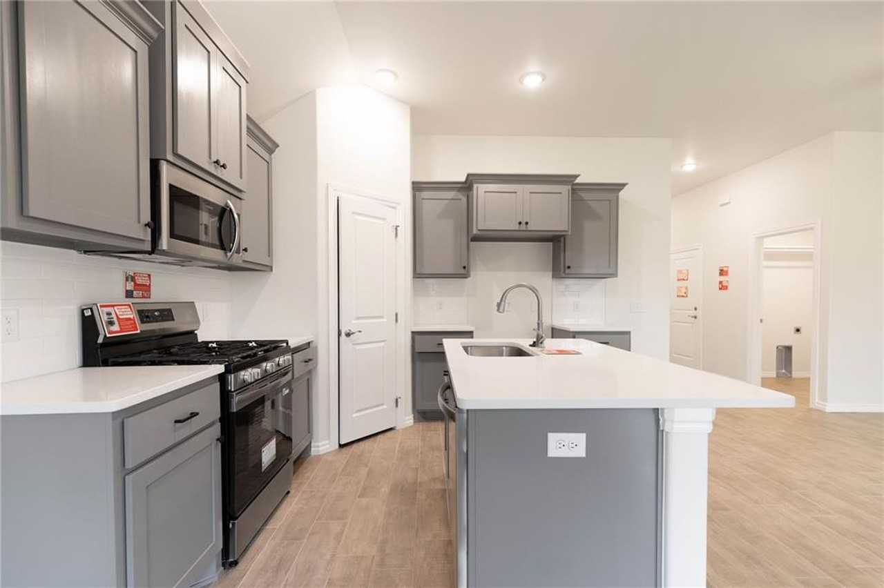 9228 Nw 86th St - Photo 3 of 16