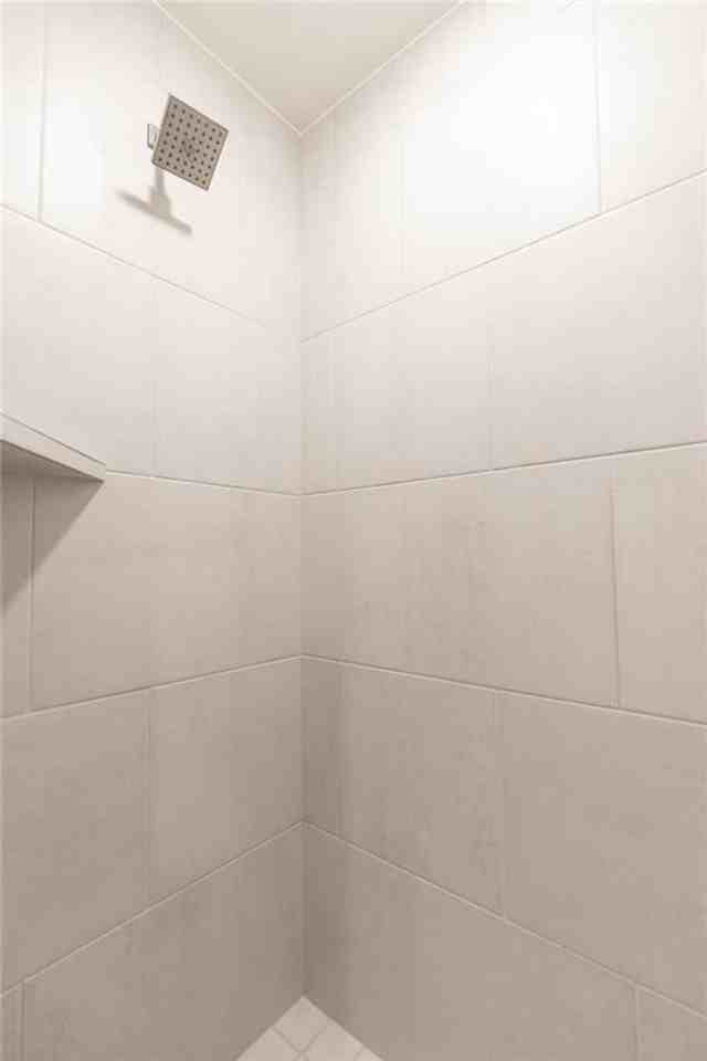9228 Nw 86th St - Photo 7 of 16