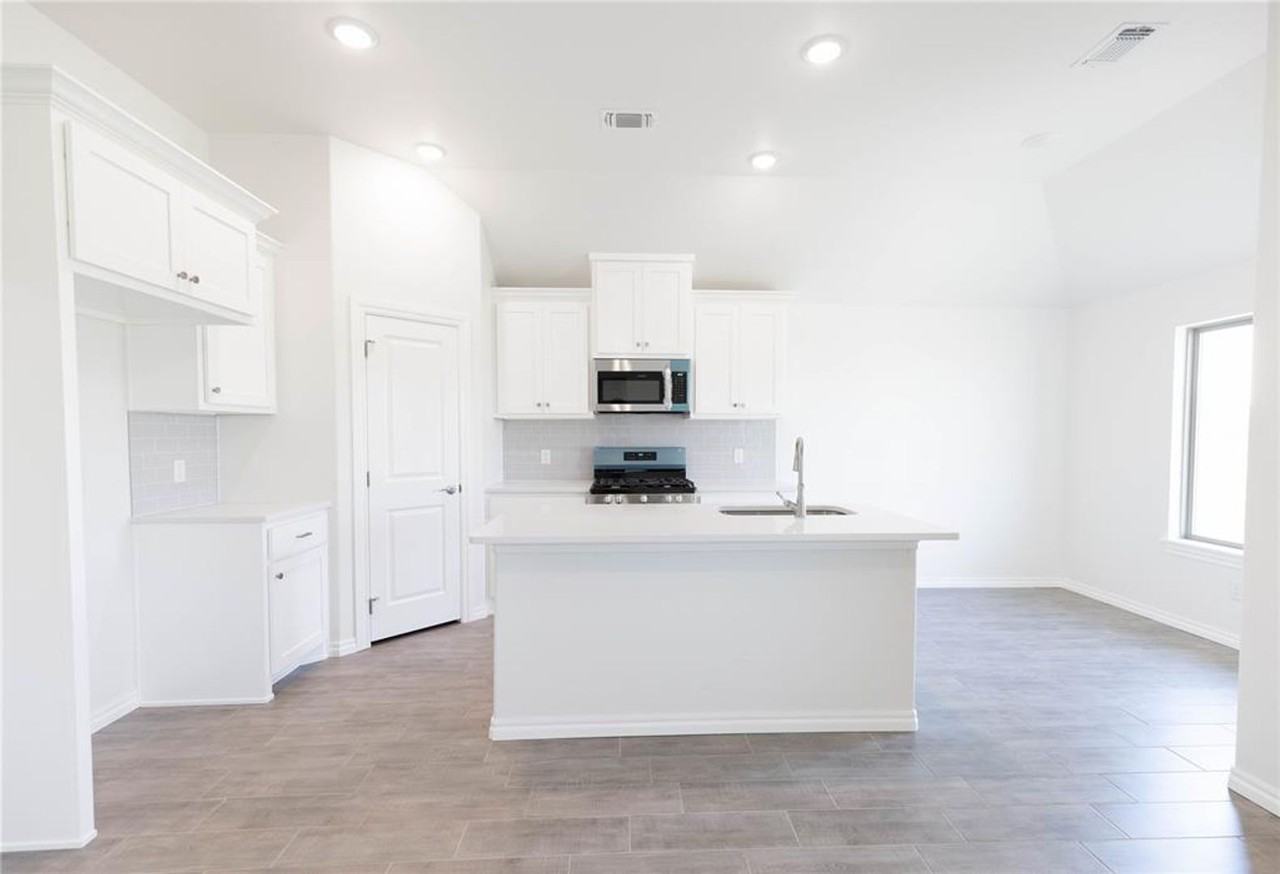 12324 Sw 32nd St - Photo 3 of 15