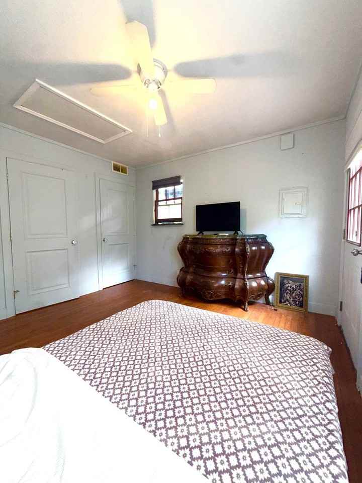 407 N Shine Ave - Photo 3 of 18
