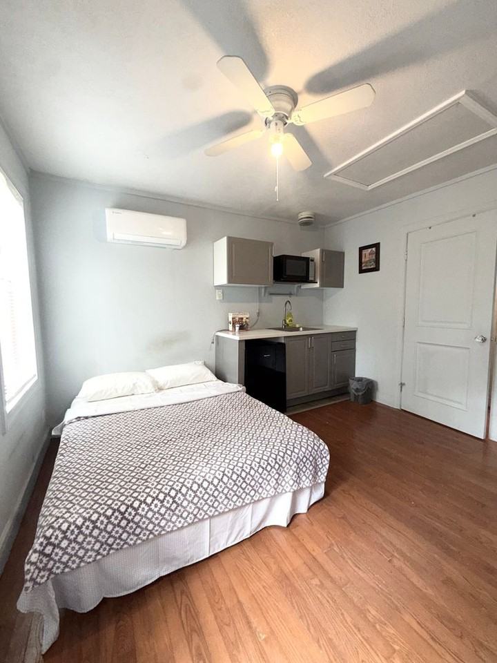 407 N Shine Ave - Photo 4 of 18