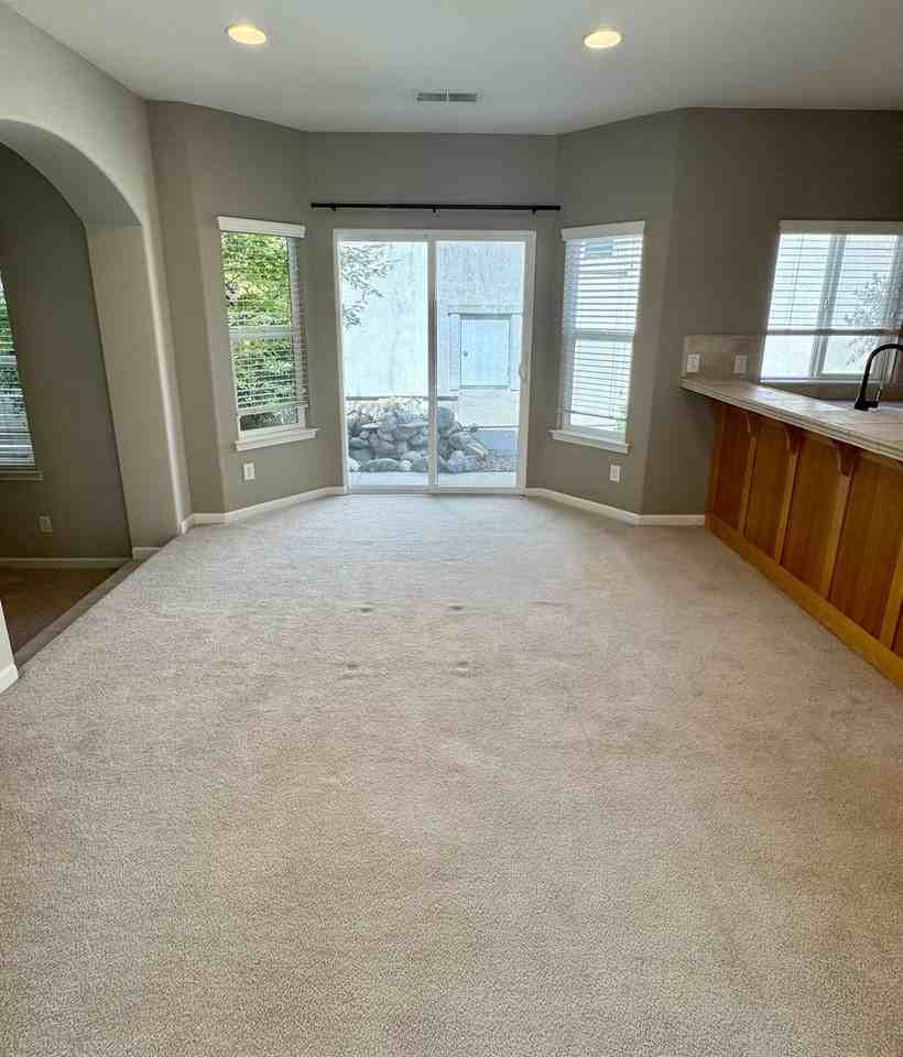 1331 Yosemite Dr - Photo 4 of 18