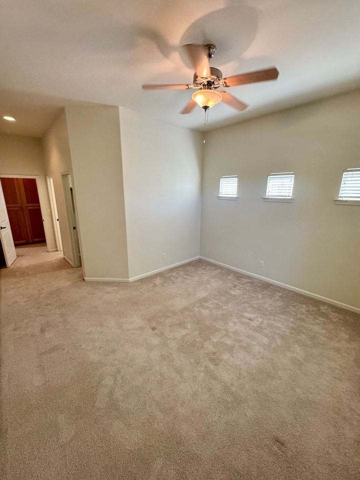 1331 Yosemite Dr - Photo 5 of 18