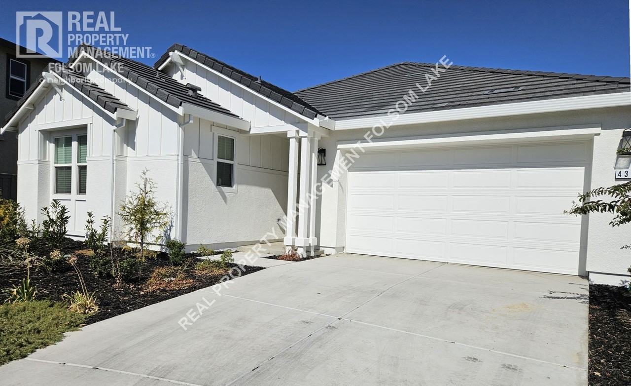 433 Crescent Moon Ct