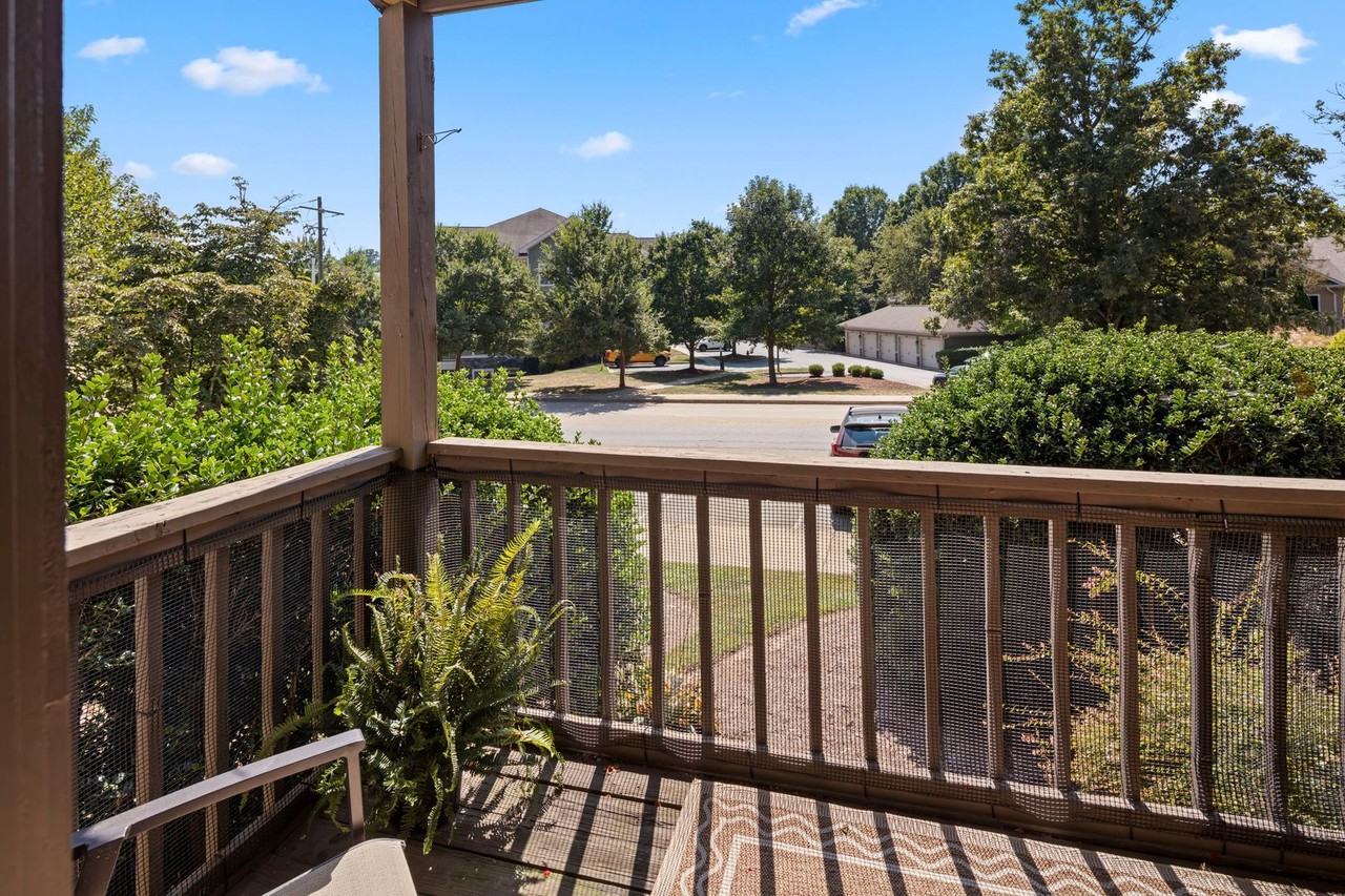 201 Racquet Club Rd #15 - Photo 7 of 31