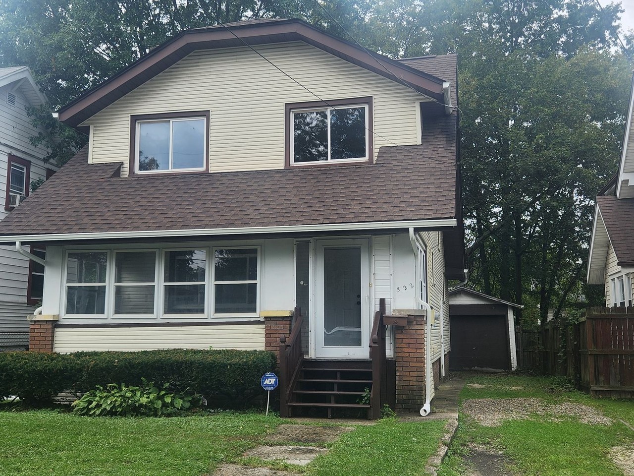 322 Madison Ave - Photo 2 of 12