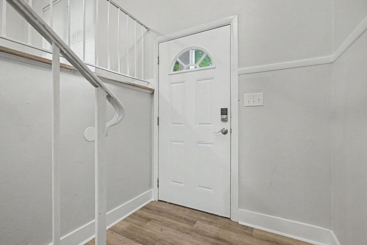 1811 Devra Dr - Photo 3 of 39