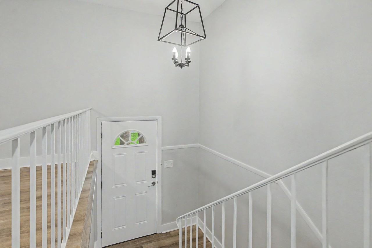 1811 Devra Dr - Photo 4 of 39