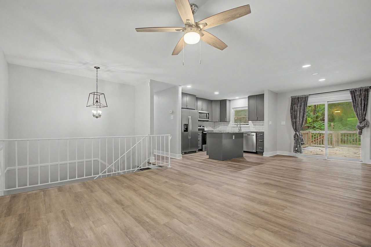 1811 Devra Dr - Photo 7 of 39