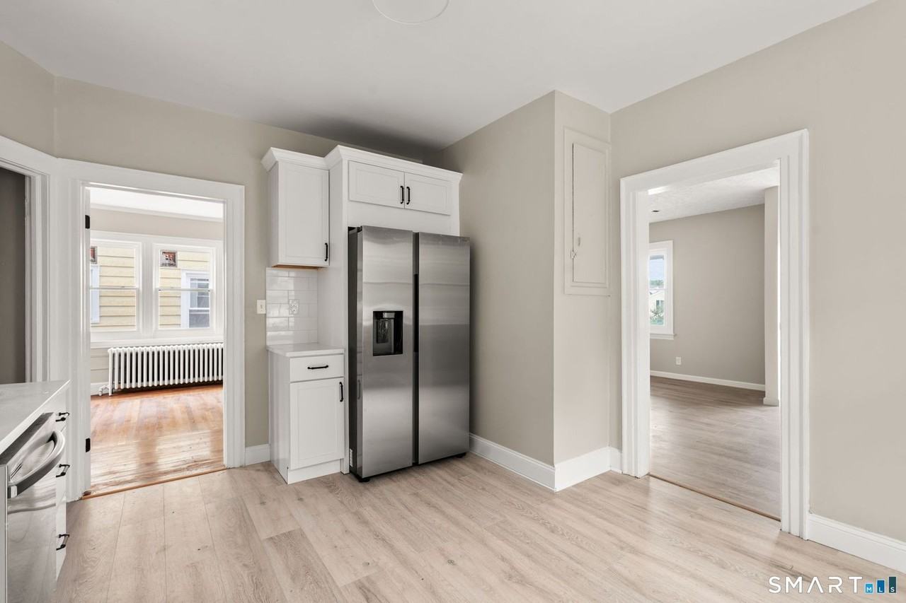 94 Thomas St - Photo 2 of 41