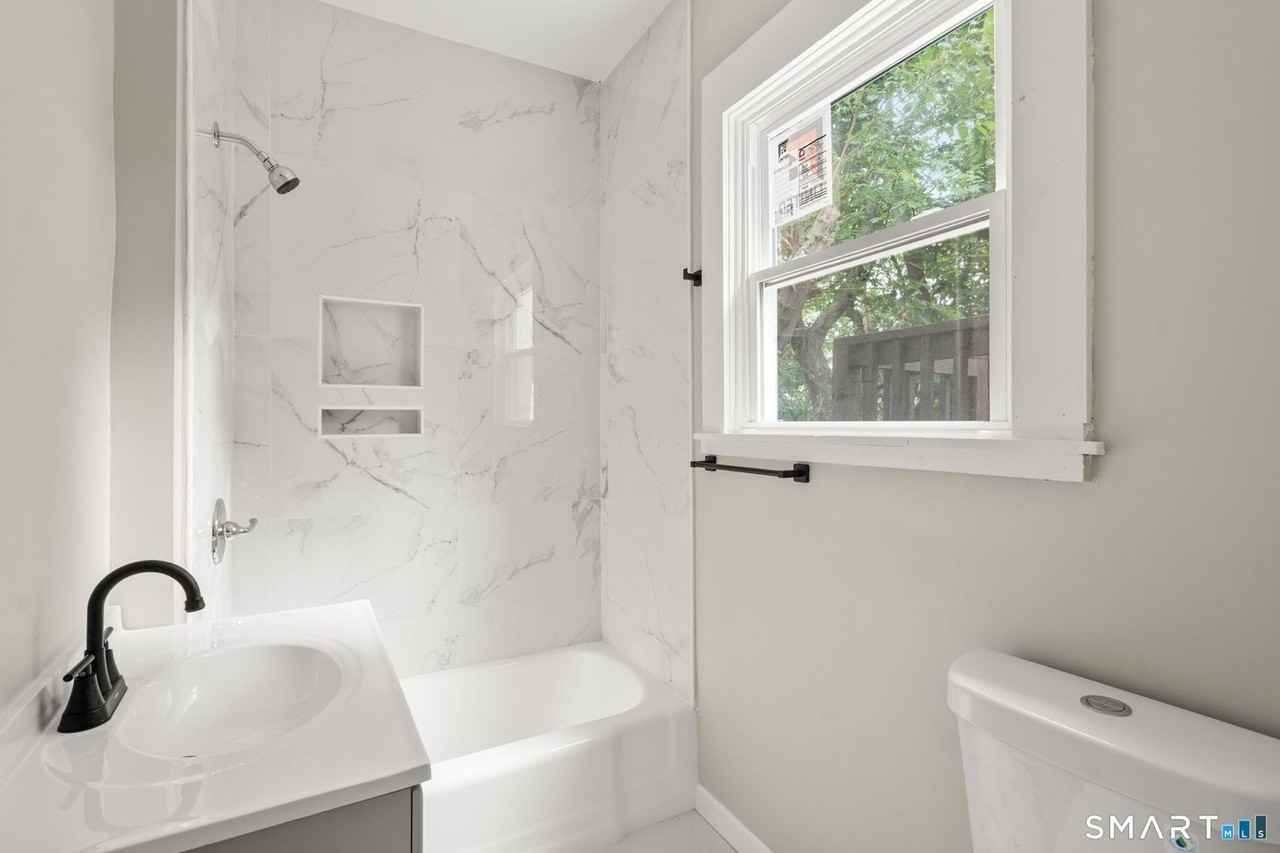 94 Thomas St - Photo 4 of 41