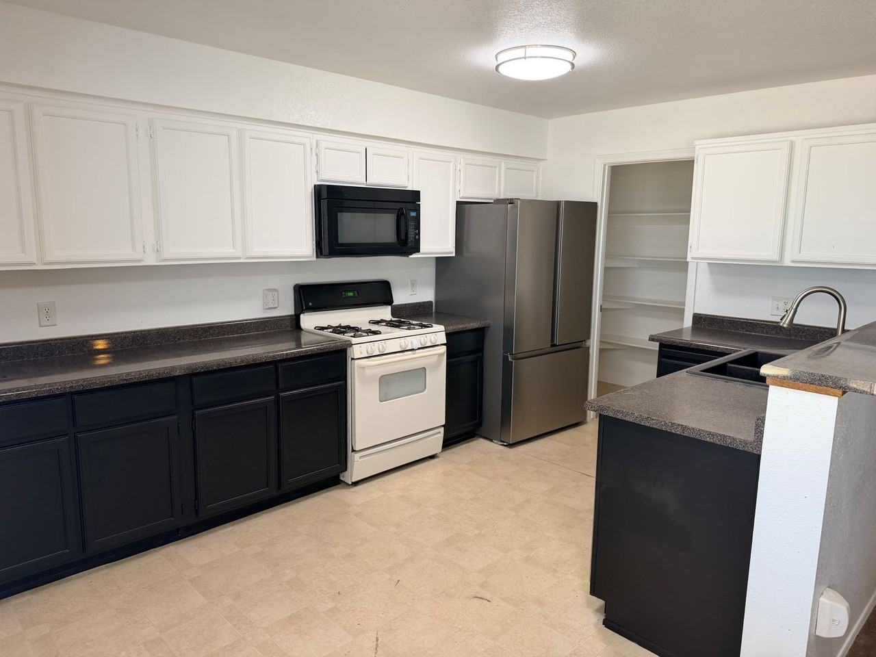 11290 E 24th Pl - Photo 2 of 26