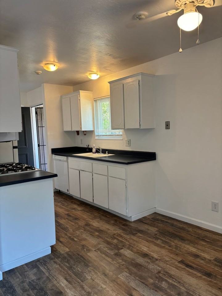 311 Algiers Ct - Photo 5 of 12