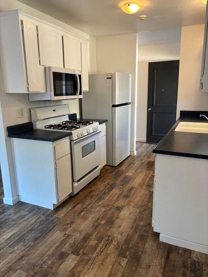 311 Algiers Ct - Photo 6 of 12